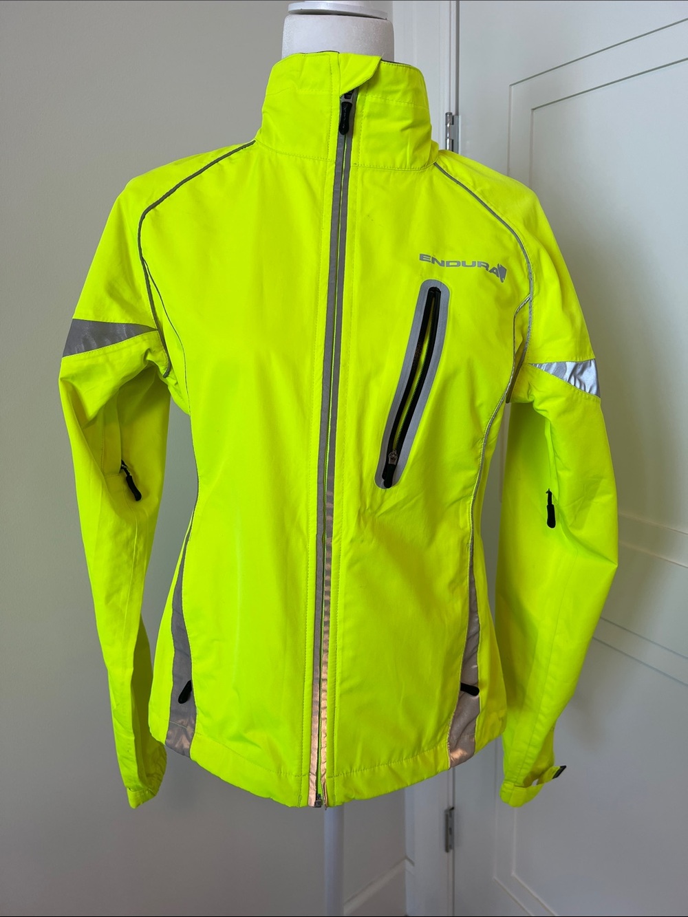 Endura Women’s High-Visibility Utility Jacket - Neon Yellow